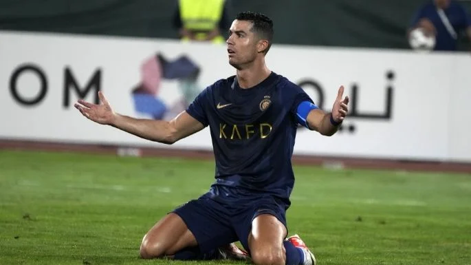 Críticas a Cristiano Ronaldo en Arabia Saudita por gesto obsceno tras gritos de ‘Messi, Messi’